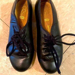 Little kid tap shoes